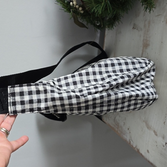 BAGGU Medium Crescent Bag In Black And White Gingham - Picture 3 of 10